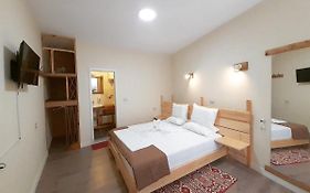 At Pikotiko'S - Korca City Rooms For Rent