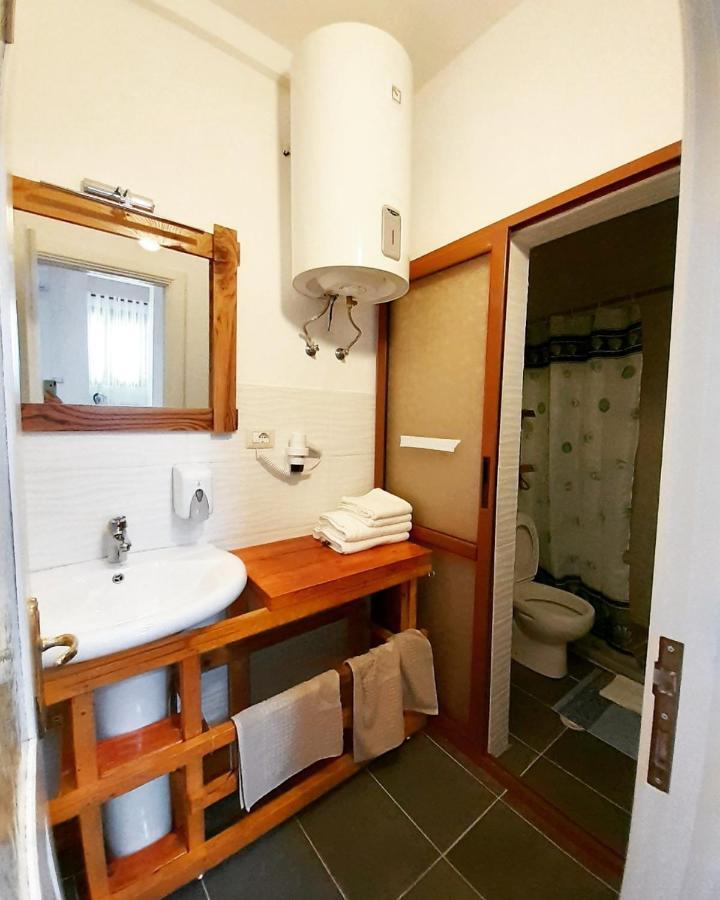 At Pikotiko'S - Korca City Rooms For Rent Exterior photo