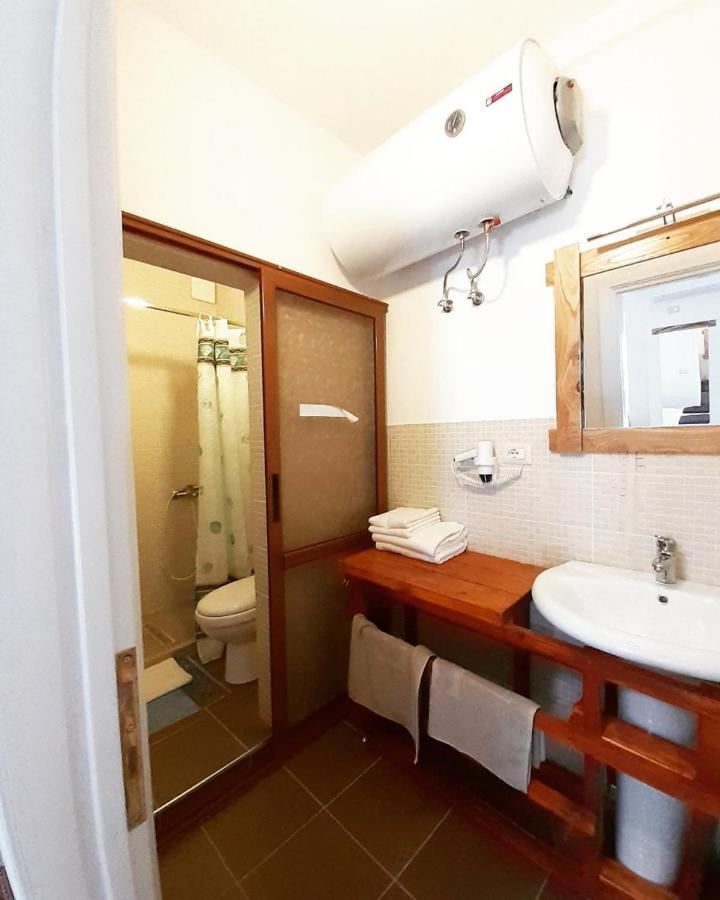 At Pikotiko'S - Korca City Rooms For Rent Exterior photo
