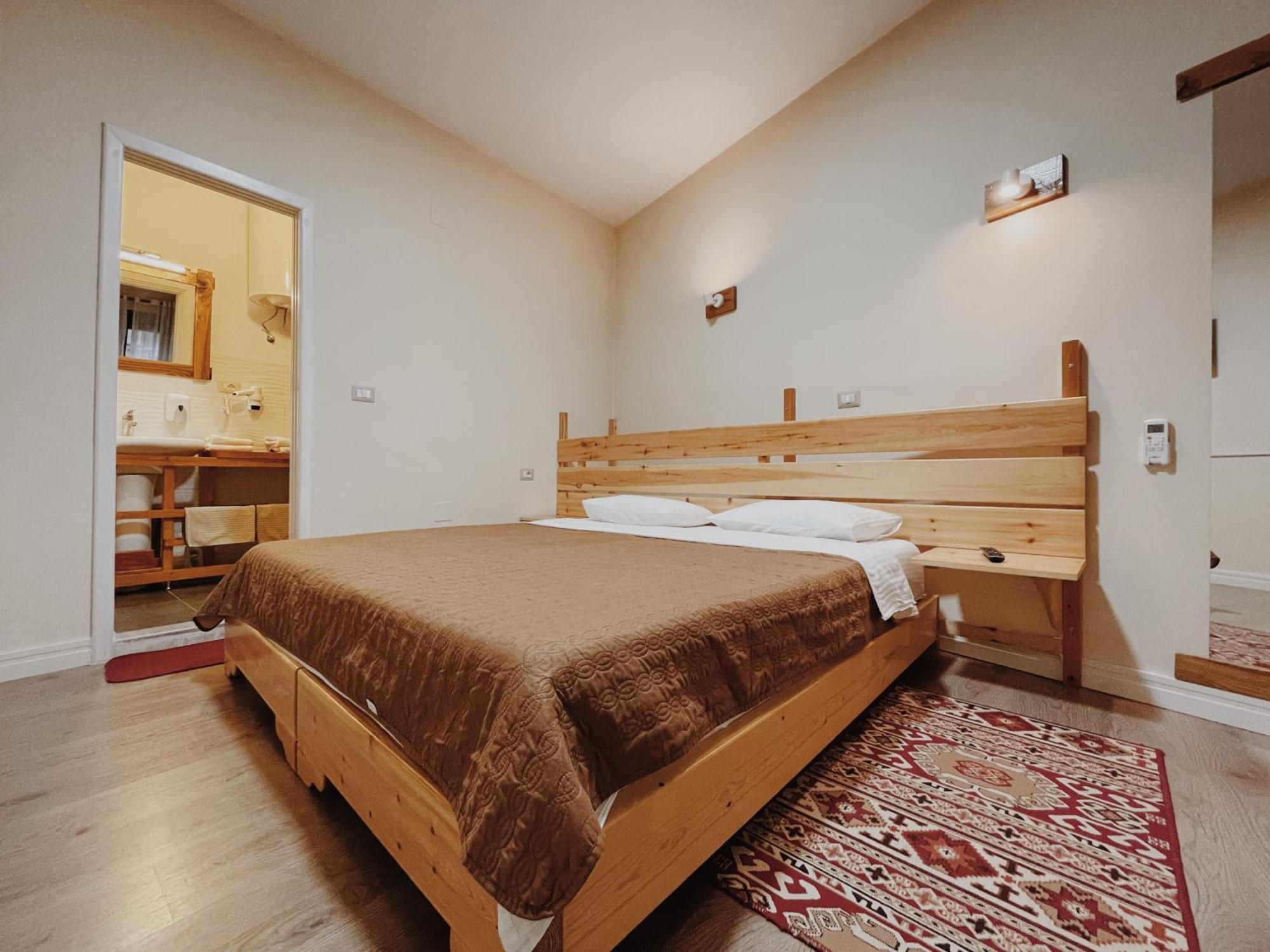 At Pikotiko'S - Korca City Rooms For Rent Exterior photo