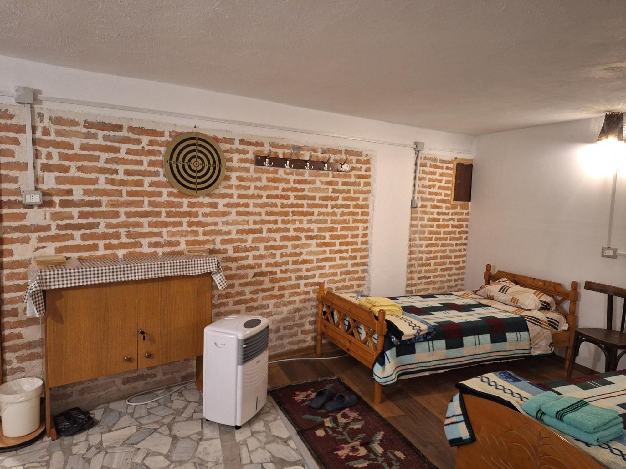 At Pikotiko'S - Korca City Rooms For Rent Exterior photo